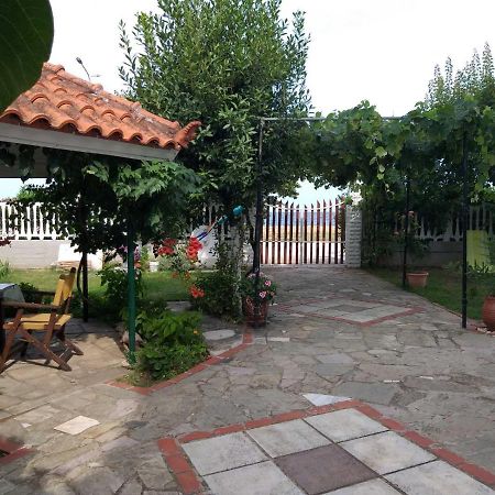 Villa Iris Неа-Врасна Екстер'єр фото
